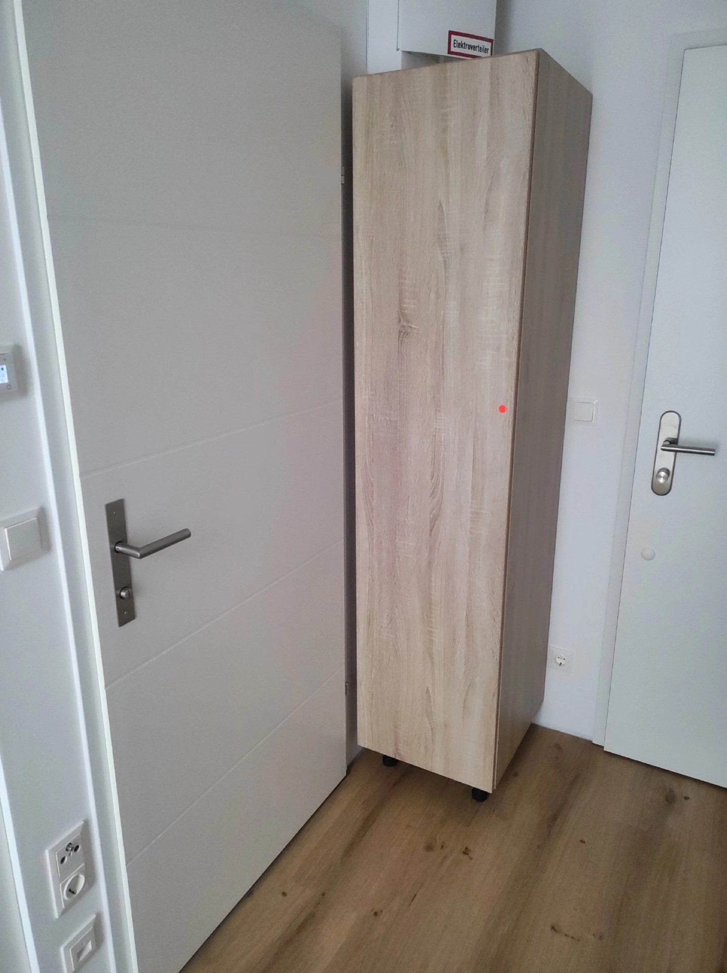 Egyedi szabású fából készült szekrény